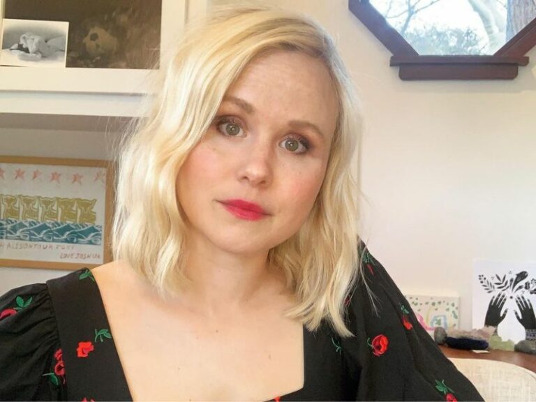 Alison Pill Measurements, Bio, Age, Weight, and Height