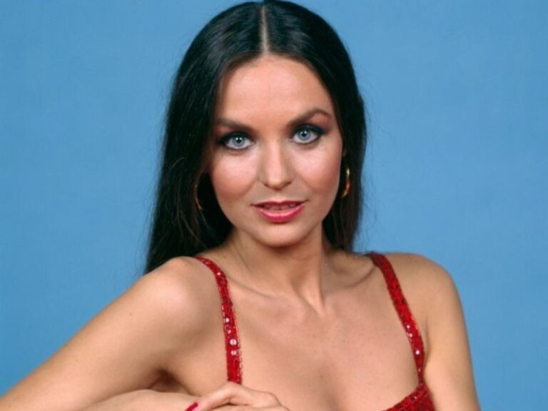 Crystal Gayle Measurements, Bio, Age, Weight, and Height